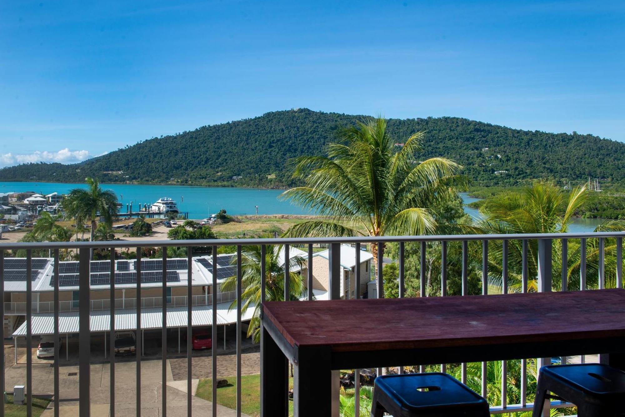 Coral Sea Vista Apartments Airlie Beach Extérieur photo