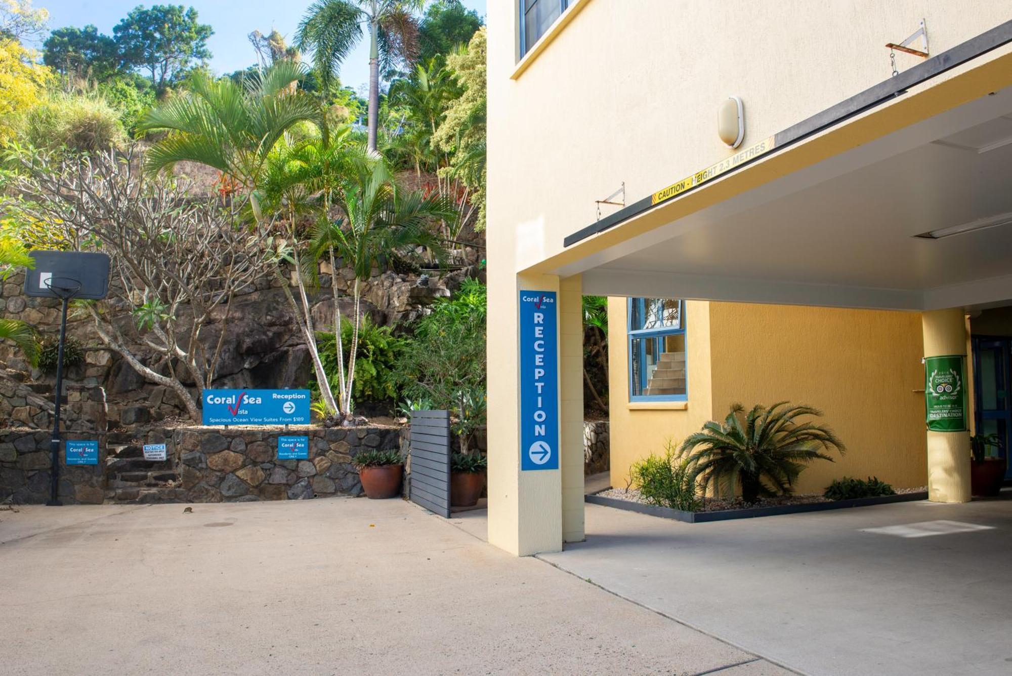 Coral Sea Vista Apartments Airlie Beach Extérieur photo