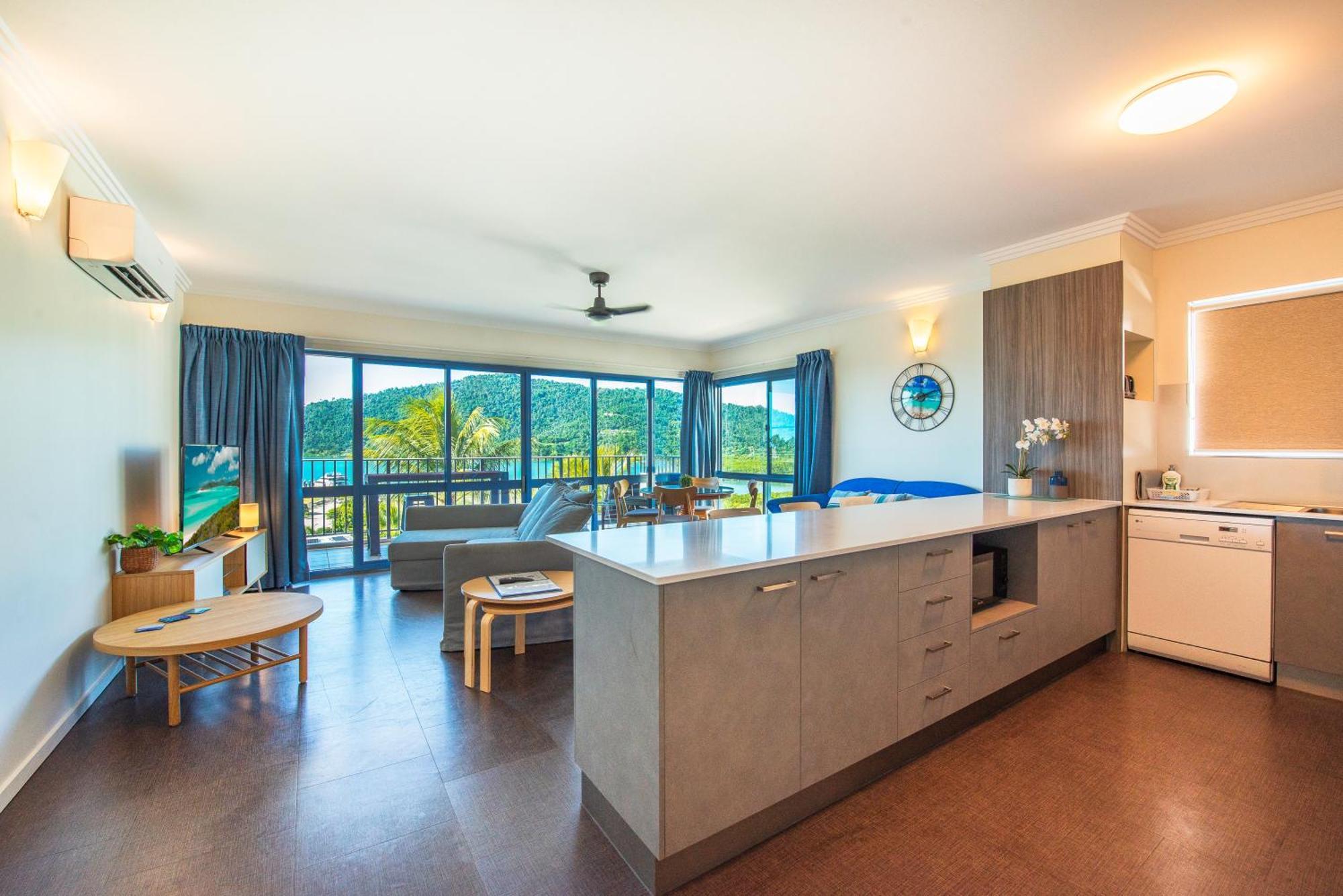 Coral Sea Vista Apartments Airlie Beach Extérieur photo