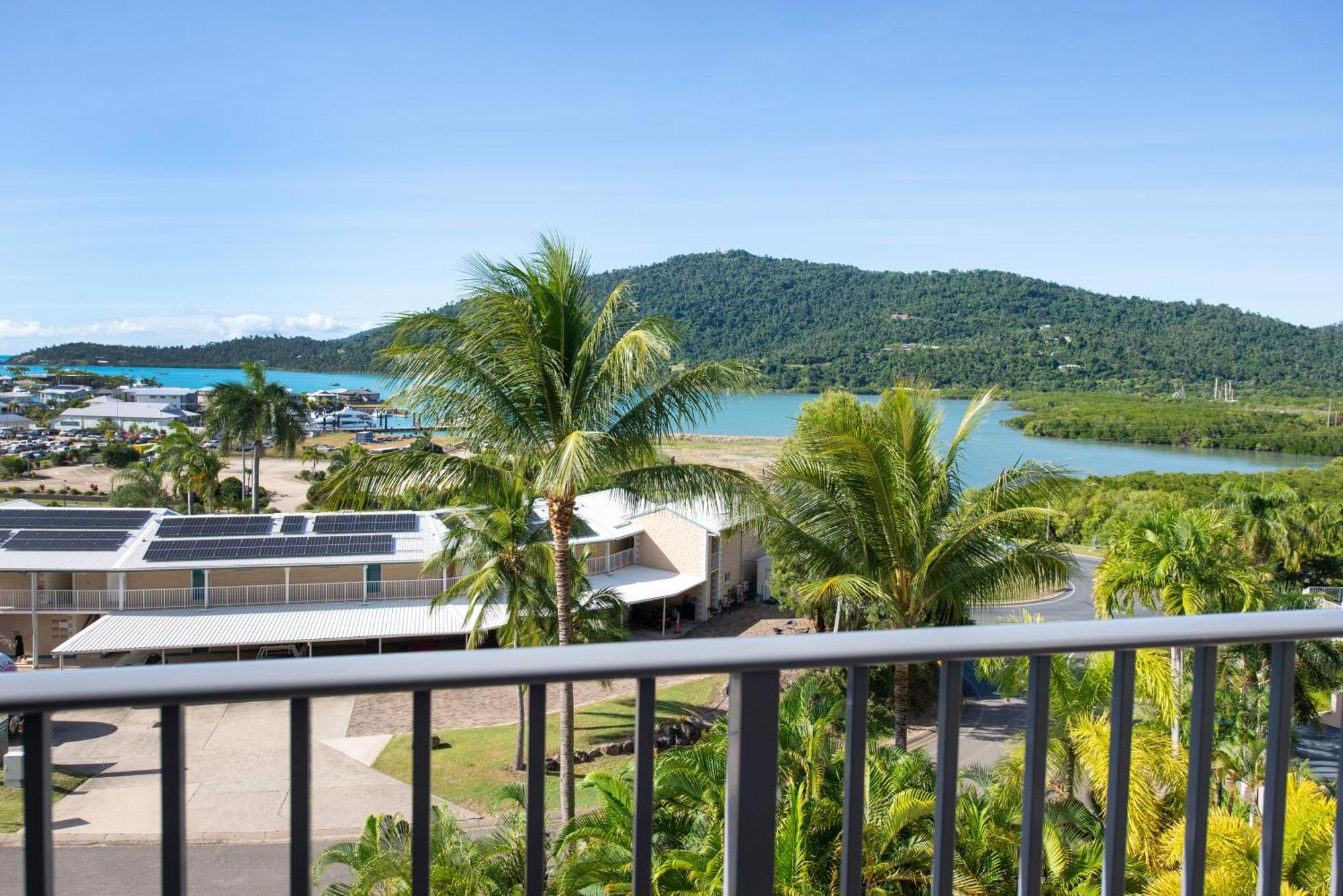 Coral Sea Vista Apartments Airlie Beach Extérieur photo