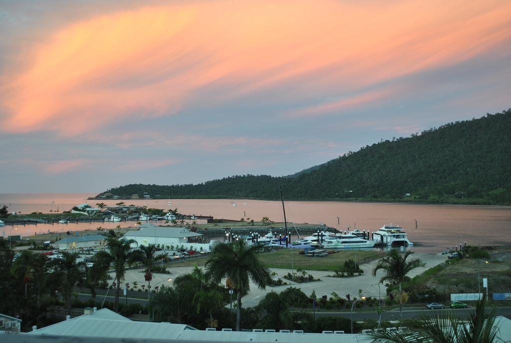 Coral Sea Vista Apartments Airlie Beach Extérieur photo