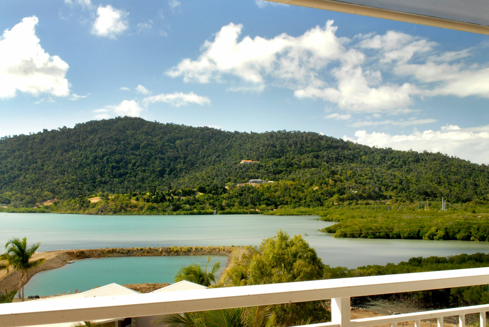 Coral Sea Vista Apartments Airlie Beach Extérieur photo