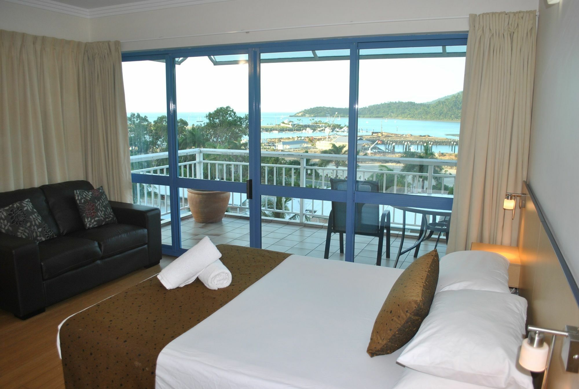 Coral Sea Vista Apartments Airlie Beach Extérieur photo